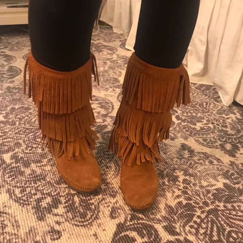 Minnetonka 3 Layer fringe boots